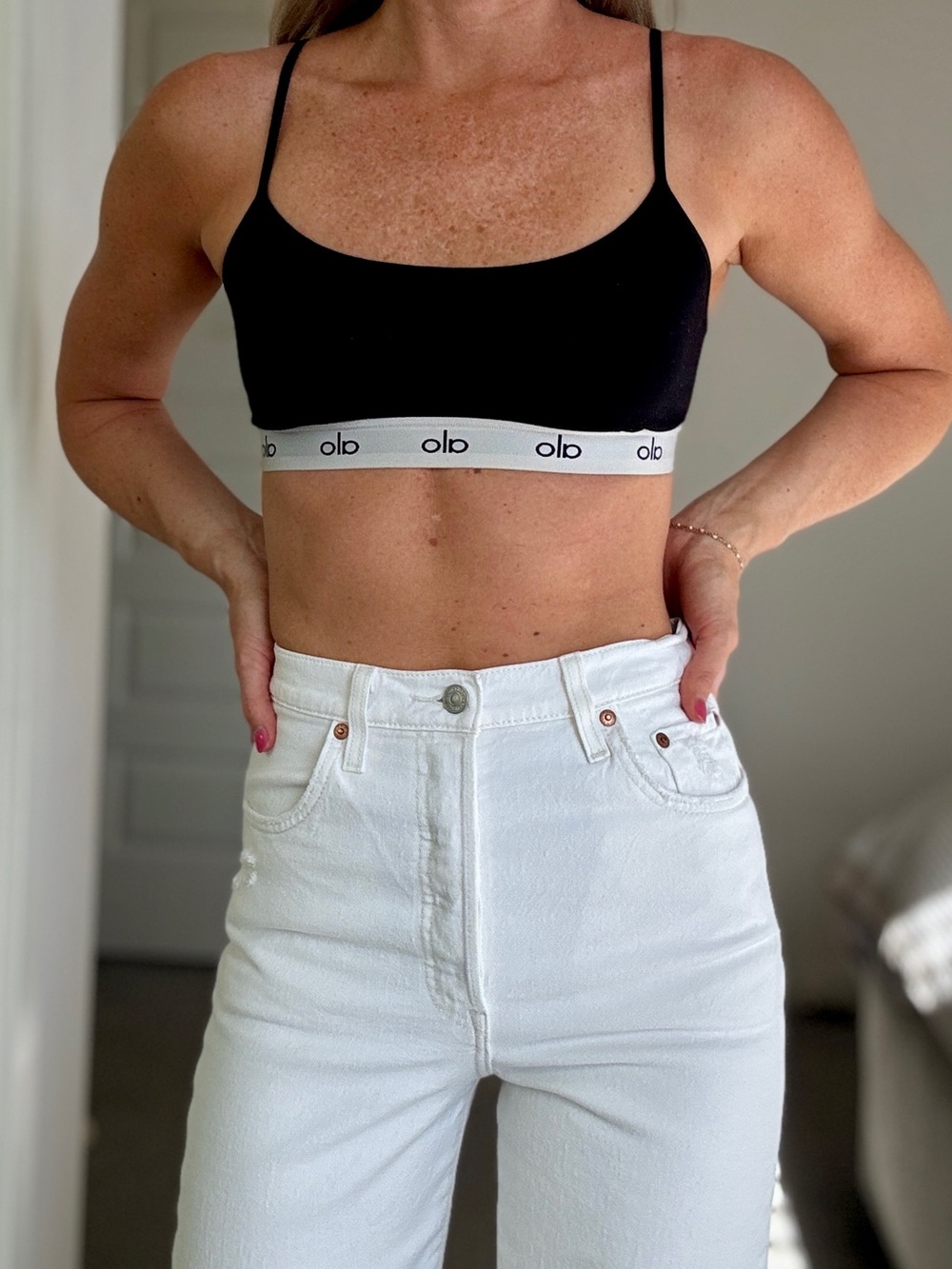 Levi’s Ribcage White Straight-Leg Jeans - Picture 3 of 10
